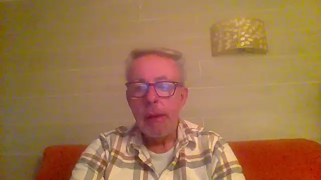 Snapshot of tuggy59 chatting on March 5, 2026, 6:32 am tuggy59 online show from March 5, 2026, 6:32 am