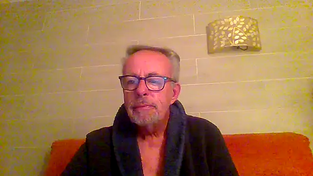 tuggy59 online show from December 15, 2025, 4:29 am