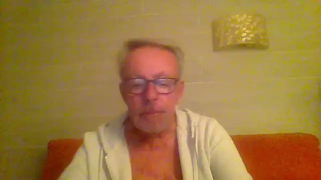 Snapshot of tuggy59 chatting on March 15, 2026, 4:52 am tuggy59 online show from March 15, 2026, 4:52 am