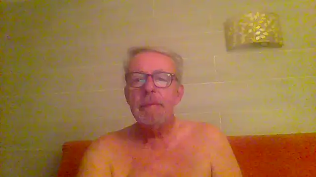 Snapshot of tuggy59 chatting on March 16, 2026, 5:44 am tuggy59 online show from March 16, 2026, 5:44 am