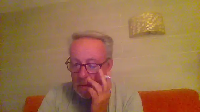 Snapshot of tuggy59 chatting on April 12, 2026, 5:44 am tuggy59 online show from April 12, 2026, 5:44 am