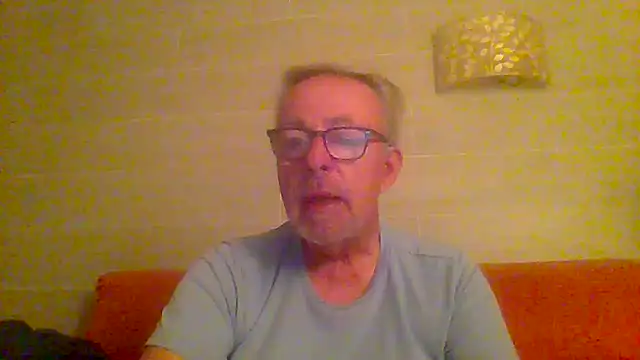 Snapshot of tuggy59 chatting on April 1, 2026, 4:36 am tuggy59 online show from April 1, 2026, 4:36 am