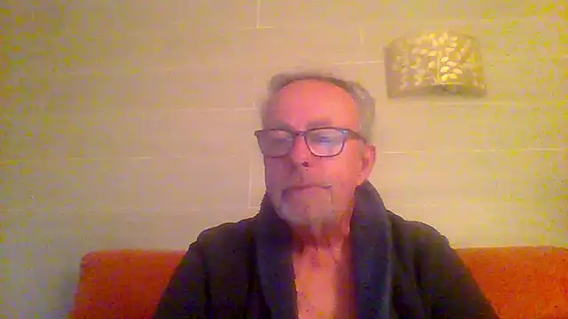 Snapshot of tuggy59 chatting on April 4, 2026, 5:47 am tuggy59 online show from April 4, 2026, 5:47 am