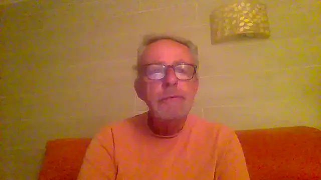 Snapshot of tuggy59 chatting on April 8, 2026, 4:03 am tuggy59 online show from April 8, 2026, 4:03 am