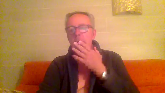 Snapshot of tuggy59 chatting on April 2, 2026, 3:35 am tuggy59 online show from April 2, 2026, 3:35 am