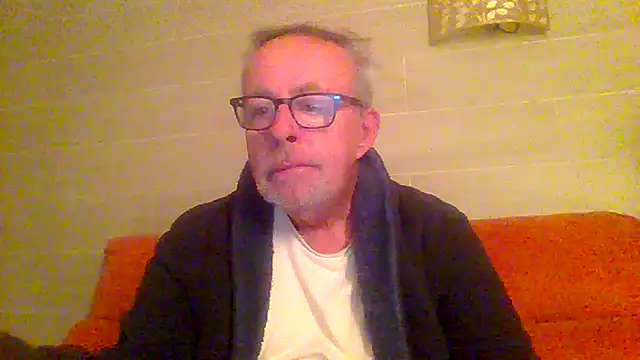 Snapshot of tuggy59 chatting on March 1, 2026, 5:18 am tuggy59 online show from March 1, 2026, 5:18 am