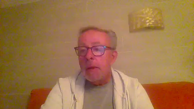 Snapshot of tuggy59 chatting on April 14, 2026, 4:06 am tuggy59 online show from April 14, 2026, 4:06 am