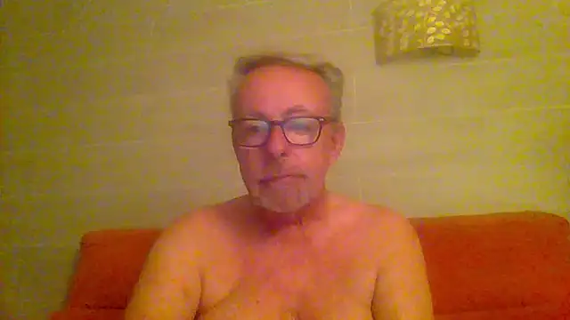 Snapshot of tuggy59 chatting on April 11, 2026, 3:25 am tuggy59 online show from April 11, 2026, 3:25 am