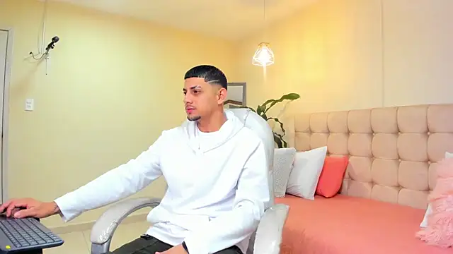 Alex cute77 online show from March 10, 2025, 12:28 pm