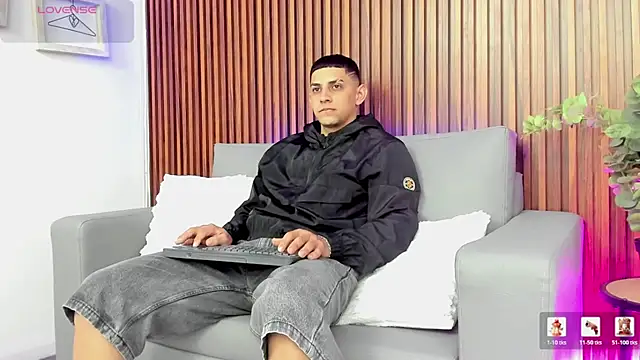 Snapshot of Alex_cute77 chatting on May 19, 2026, 12:12 pm Alex cute77 online show from May 19, 2026, 12:12 pm