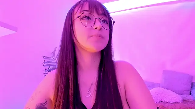 Snapshot of Gloomydoll chatting on October 4, 2025, 4:52 pm Gloomydoll online show from October 4, 2025, 4:52 pm