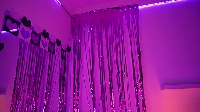 Gloomydoll online show from March 25, 2026, 6:51 pm