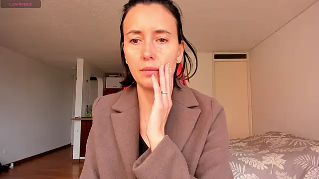 zoe jeane beker online show from December 11, 2024, 9:01 pm