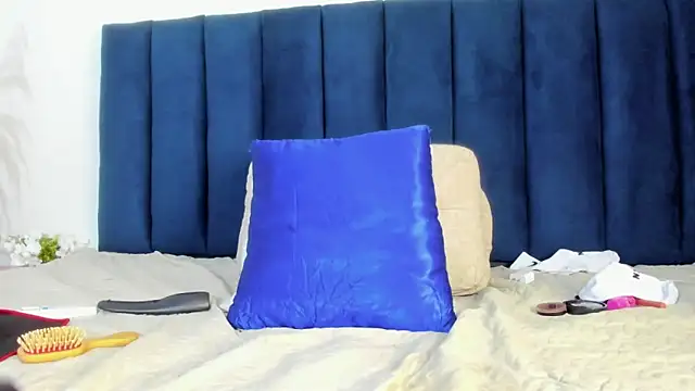 Anette  online show from March 11, 2026, 8:03 pm