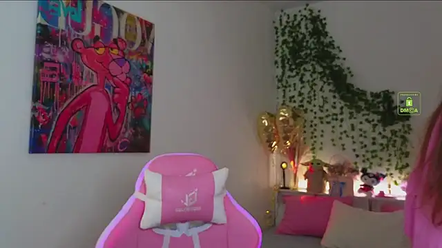 Snapshot of KristenSayles chatting on September 20, 2025, 2:33 pm KristenSayles online show from September 20, 2025, 2:33 pm