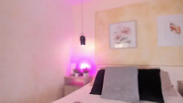 mia crawford online show from May 7, 2026, 11:57 am