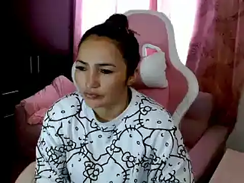 EVA GRAYS online show from March 3, 2025, 8:32 pm