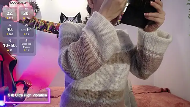 Snapshot of Katy_Van chatting on October 25, 2025, 8:53 pm Katy Van online show from October 25, 2025, 8:53 pm