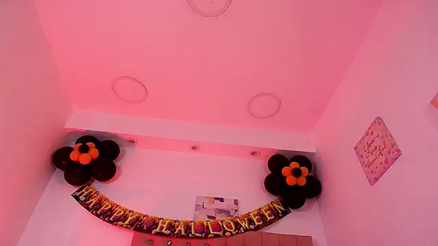 Snapshot of Katy_Van chatting on October 19, 2025, 8:44 pm Katy Van online show from October 19, 2025, 8:44 pm