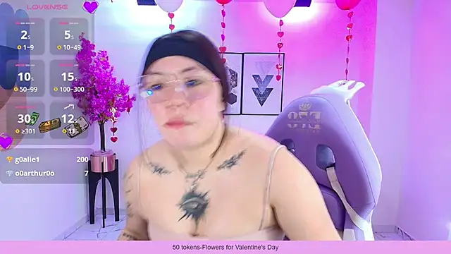 Snapshot of Isa_reel chatting on February 14, 2026, 8:09 pm Isa reel online show from February 14, 2026, 8:09 pm