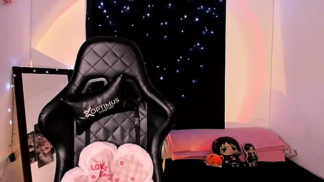 willow poisson online show from March 10, 2025, 8:23 pm