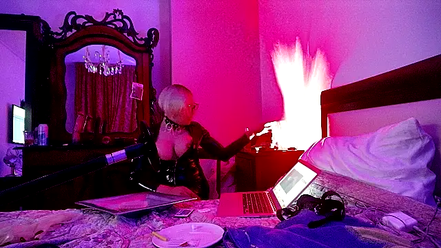 CharlotteVixxens online show from October 2, 2025, 11:52 pm