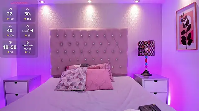 NatyQueen  online show from April 10, 2026, 1:18 pm