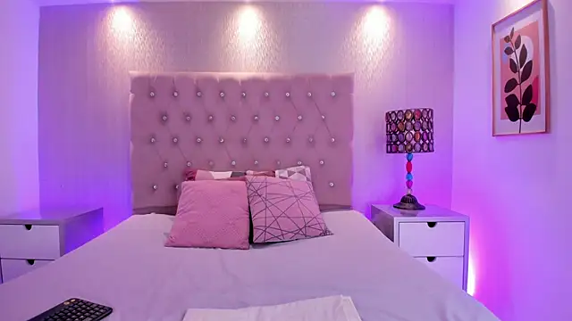 NatyQueen  online show from April 9, 2026, 1:39 pm