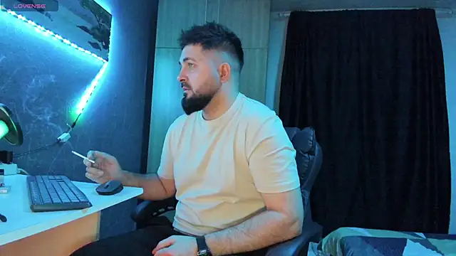 Eduu2322 online show from February 8, 2025, 10:19 pm