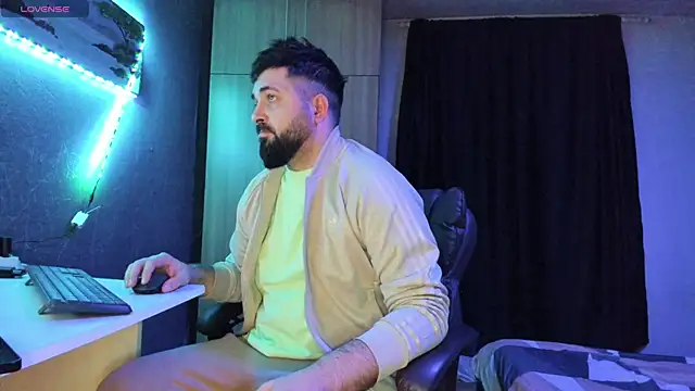 Eduu2322 online show from March 14, 2025, 9:32 pm