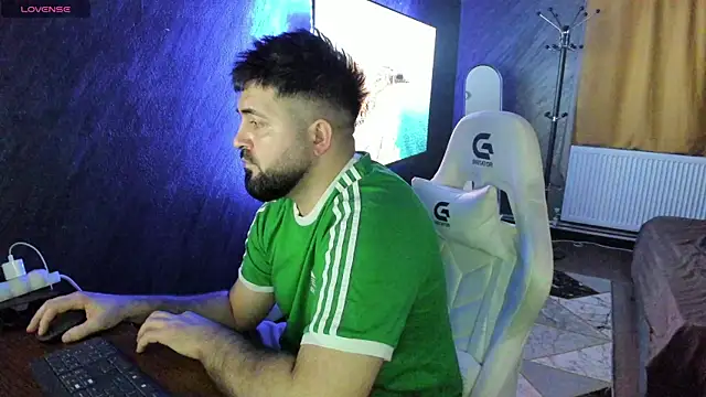 Eduu2322 online show from April 8, 2026, 7:04 pm