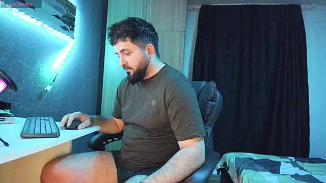 Eduu2322 online show from February 4, 2025, 11:16 pm