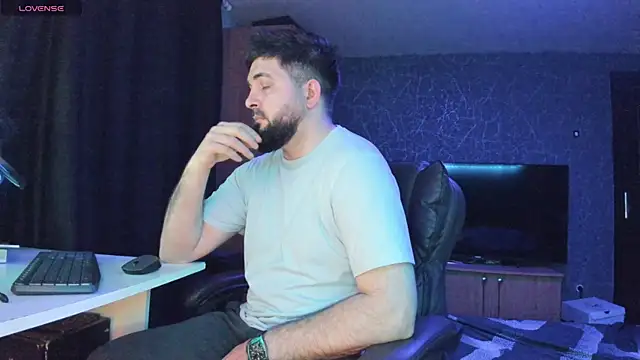 Eduu2322 online show from January 25, 2025, 9:35 pm