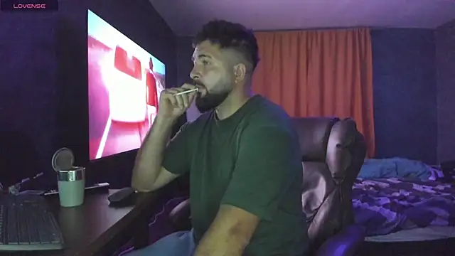 Eduu2322 online show from September 19, 2025, 7:18 pm