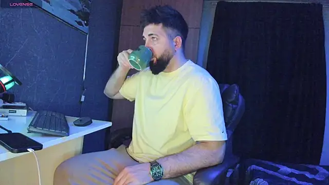 Eduu2322 online show from March 19, 2025, 10:42 pm