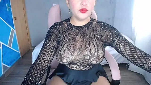 Snapshot of MeganMilF2 chatting on February 15, 2025, 6:23 pm MeganMilF2 online show from February 15, 2025, 6:23 pm