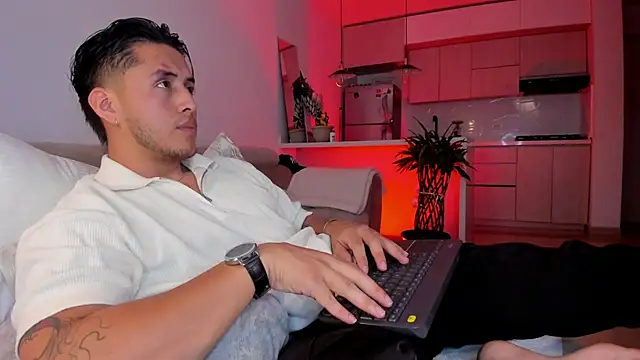 Snapshot of Chriskyle_ chatting on November 27, 2025, 12:00 am Chriskyle online show from November 27, 2025, 12:00 am