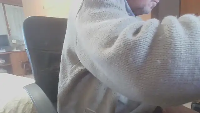 Snapshot of papillonhotofficial chatting on March 7, 2025, 9:29 am papillonhotofficial online show from March 7, 2025, 9:29 am