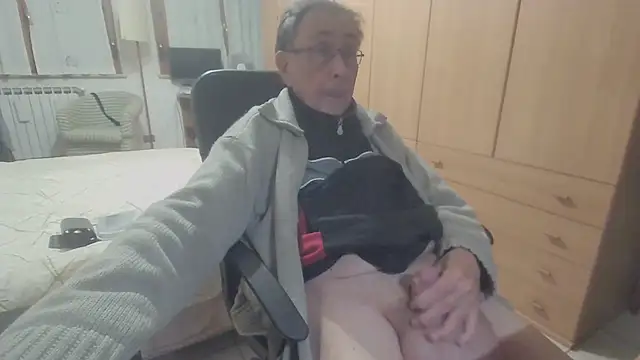 Snapshot of papillonhotofficial chatting on November 9, 2025, 4:55 pm papillonhotofficial online show from November 9, 2025, 4:55 pm