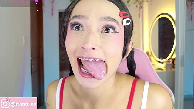 Snapshot of issagarcia chatting on February 23, 2026, 10:21 pm issagarcia online show from February 23, 2026, 10:21 pm