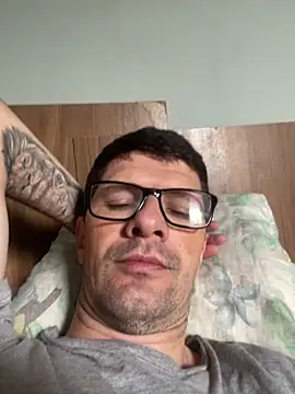 Juliano2289 online show from April 7, 2026, 3:58 pm