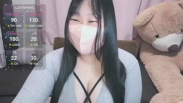 yuinyan3150 online show from April 8, 2026, 1:56 pm