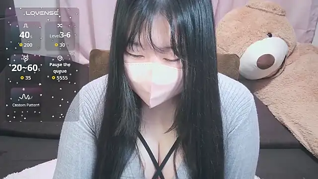 yuinyan3150 online show from March 31, 2026, 3:36 pm