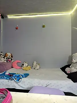 KATYGONZALEZ online show from March 17, 2025, 4:51 am