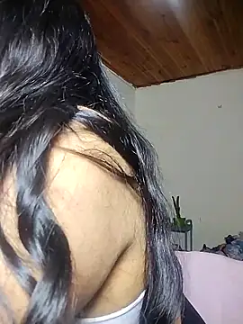 KATYGONZALEZ online show from May 5, 2026, 8:39 am