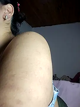 KATYGONZALEZ online show from May 19, 2026, 12:23 pm