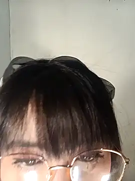 Snapshot of Chall_mee chatting on February 17, 2026, 7:22 pm Chall mee online show from February 17, 2026, 7:22 pm