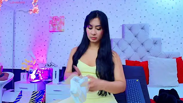 JulietaReyess online show from March 3, 2026, 11:50 am