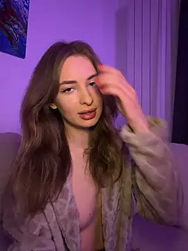 Snapshot of EvieEvans chatting on April 28, 2026, 7:51 pm EvieEvans online show from April 28, 2026, 7:51 pm