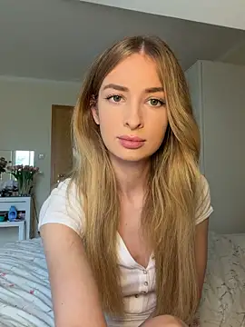 Snapshot of EvieEvans chatting on May 12, 2026, 2:56 pm EvieEvans online show from May 12, 2026, 2:56 pm